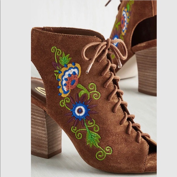 Boho peep toes! Suede embroidered stacked heels, 9 - Picture 6 of 6